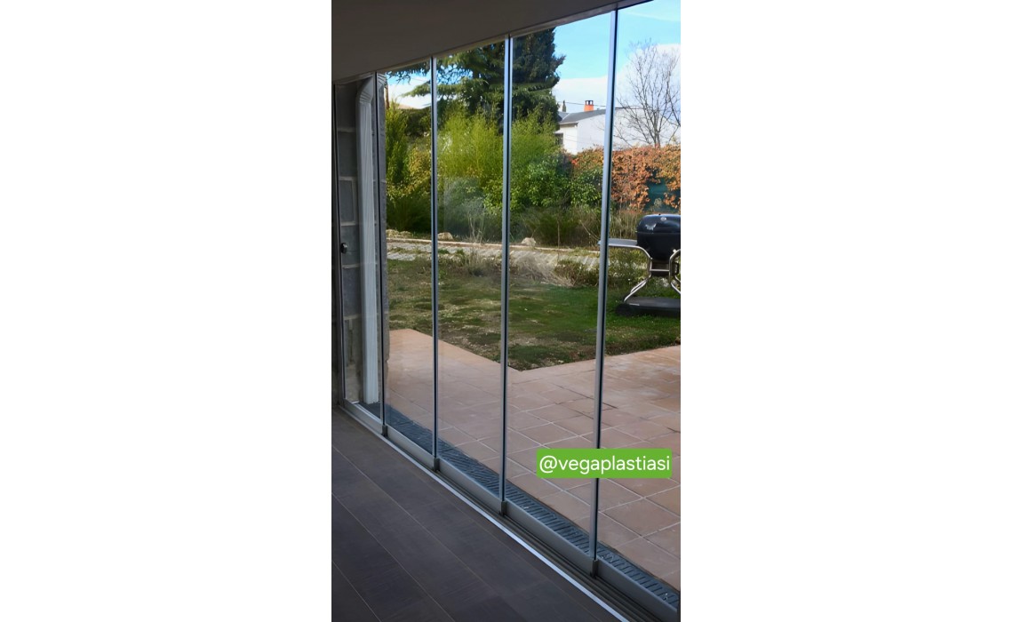 Sisteme din sticlă securizată pe tâmplărie din aluminiu – producție profesională pentru proiecte durabile